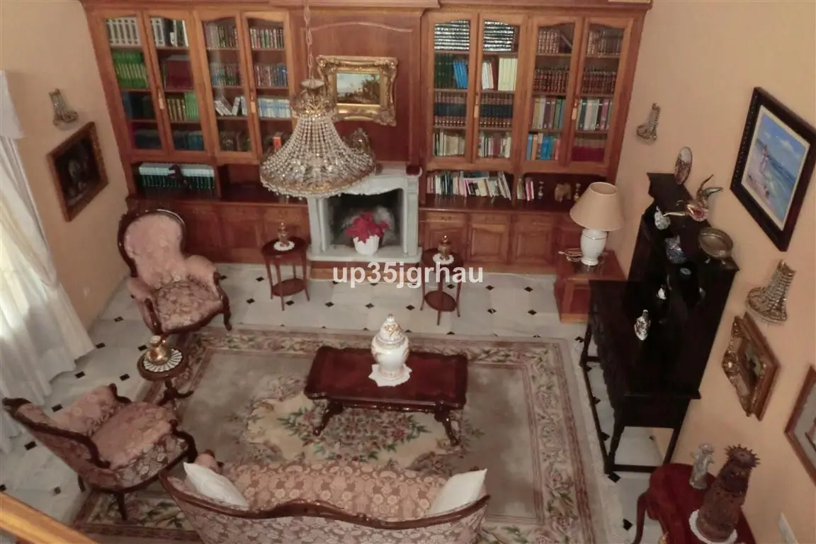 Detached Villa in Estepona