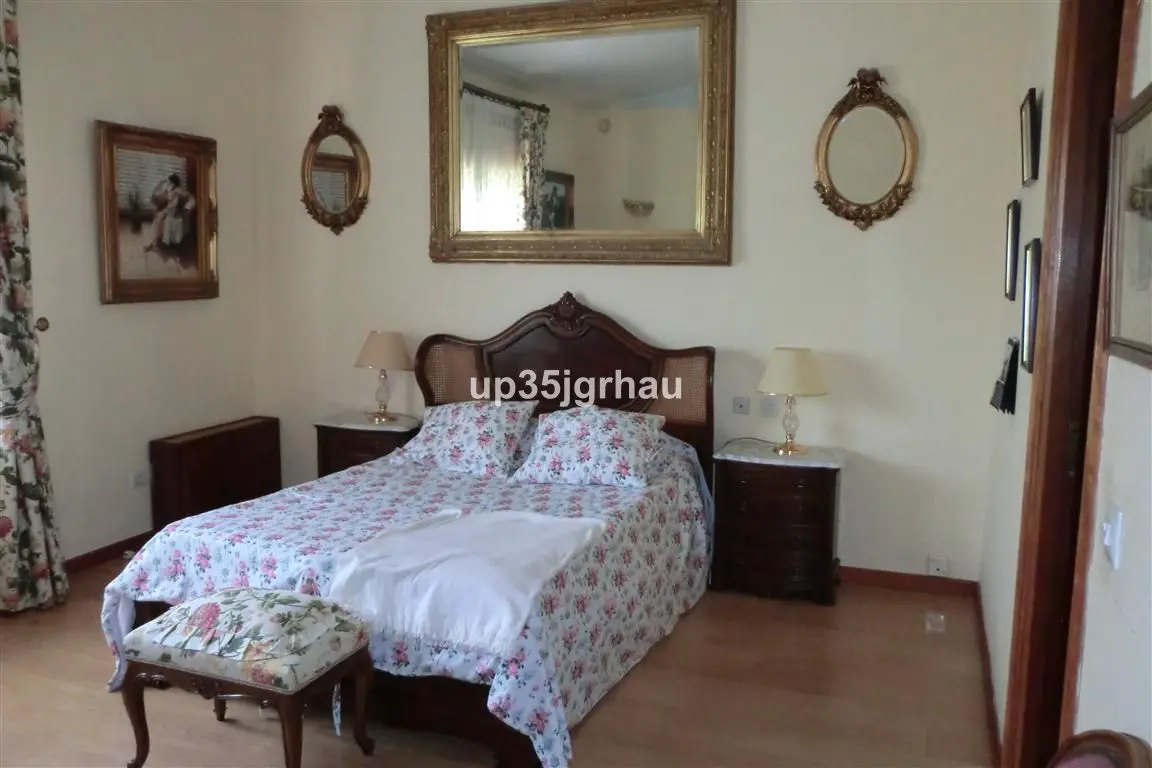 Detached Villa in Estepona