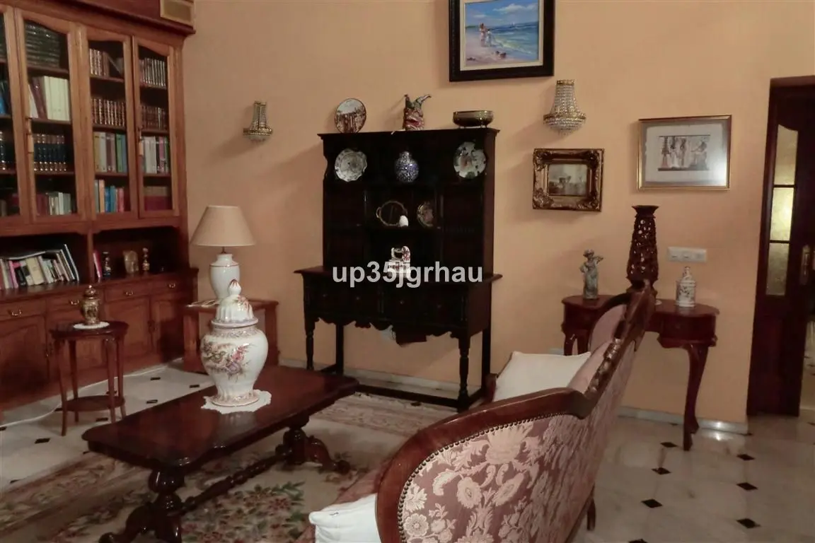 Detached Villa in Estepona