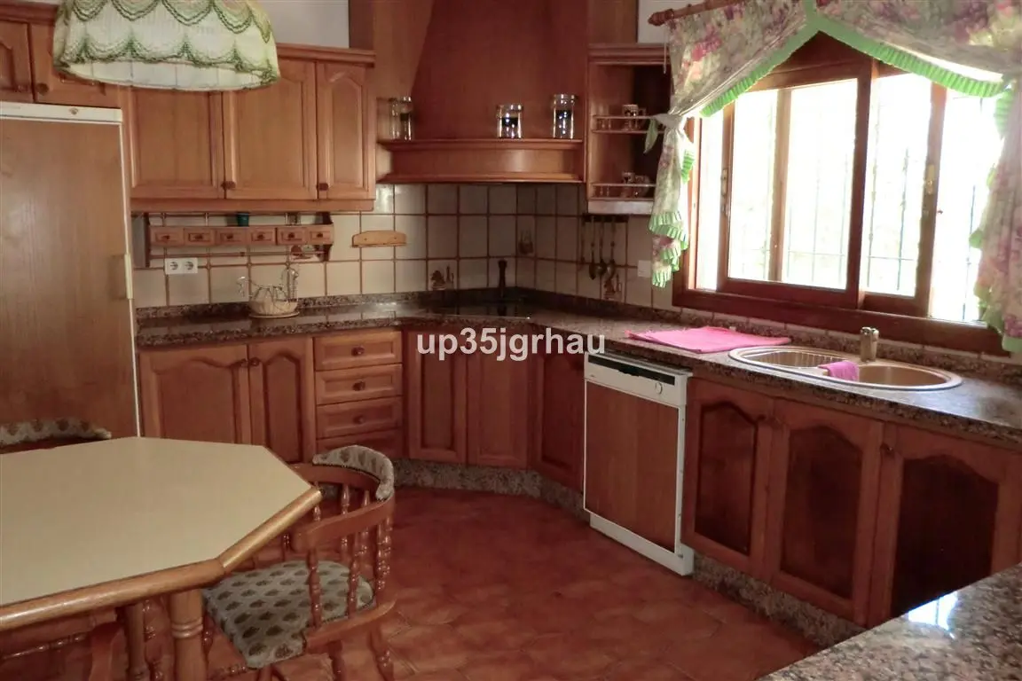Detached Villa in Estepona