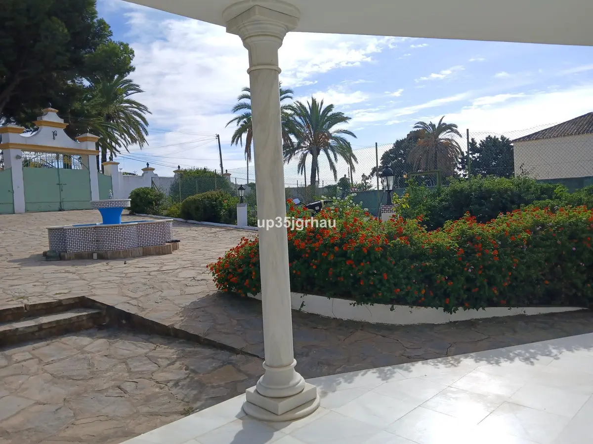 Detached Villa in Estepona
