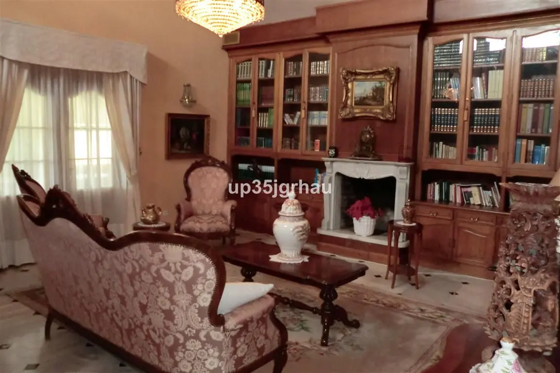 Detached Villa in Estepona
