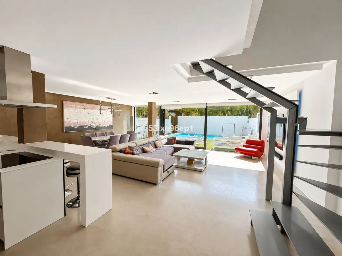 Semi-Detached House in Nueva Andalucía
