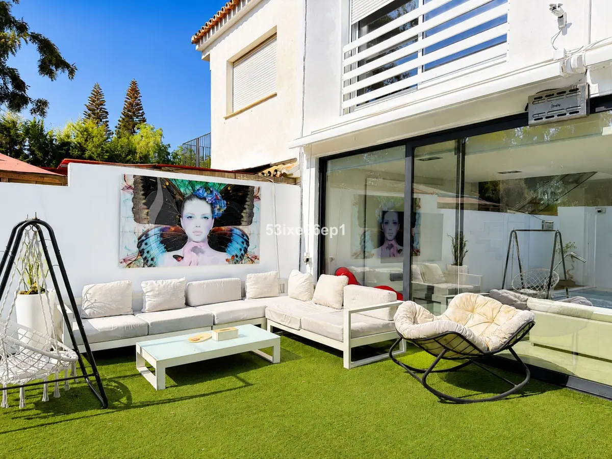 Semi-Detached House in Nueva Andalucía