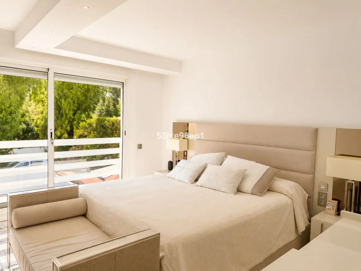 Semi-Detached House in Nueva Andalucía