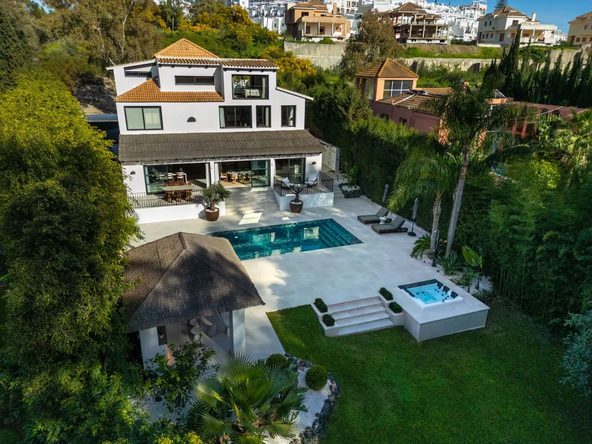 Detached Villa in Nueva Andalucía