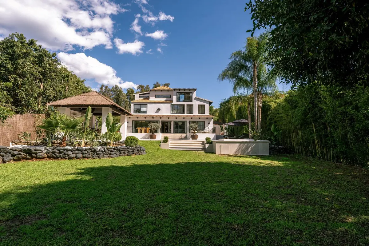 Detached Villa in Nueva Andalucía