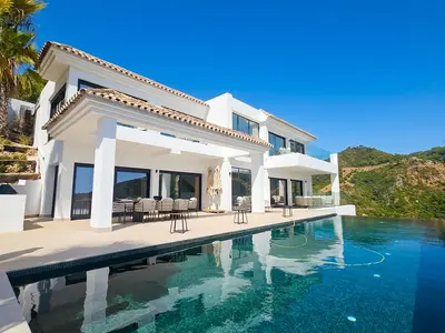 Sea View 5 Bedroom Villa in Monte Mayor