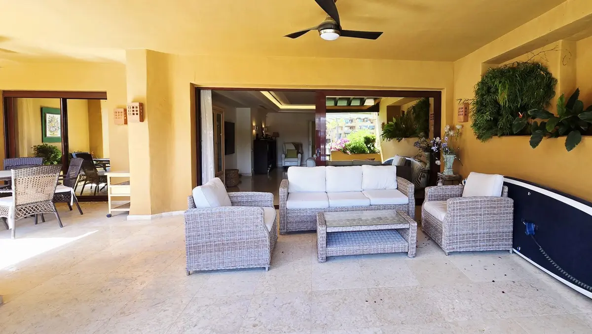 Middle Floor Apartment in Estepona