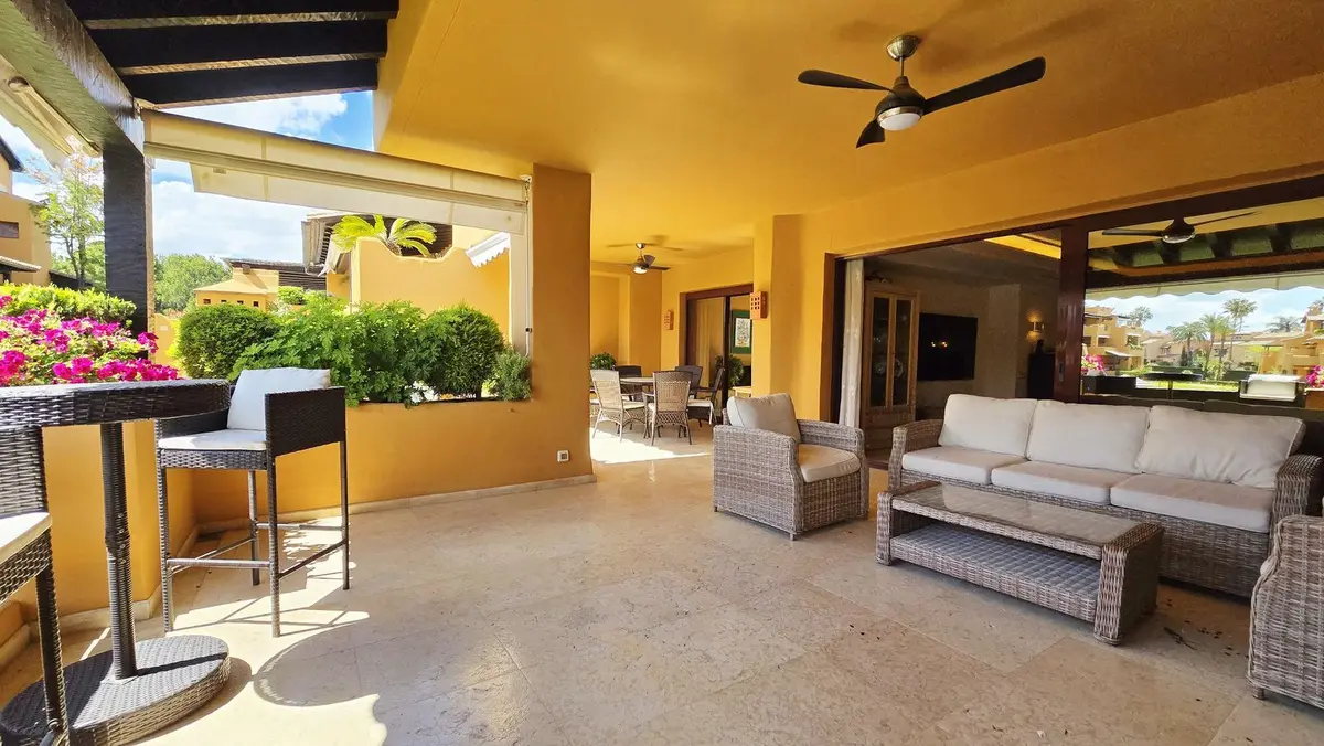Middle Floor Apartment in Estepona
