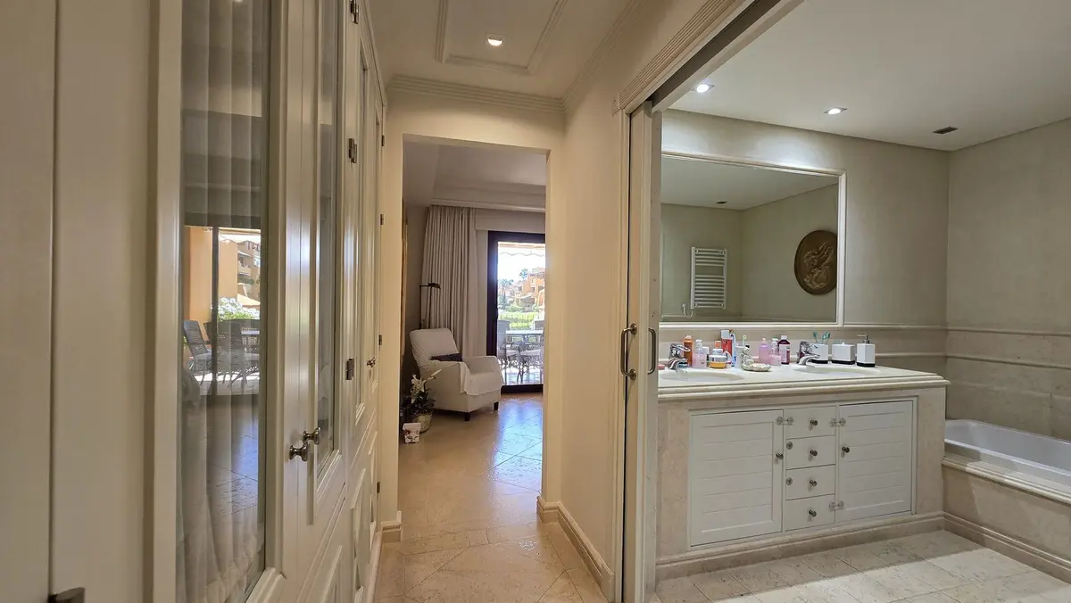 Middle Floor Apartment in Estepona