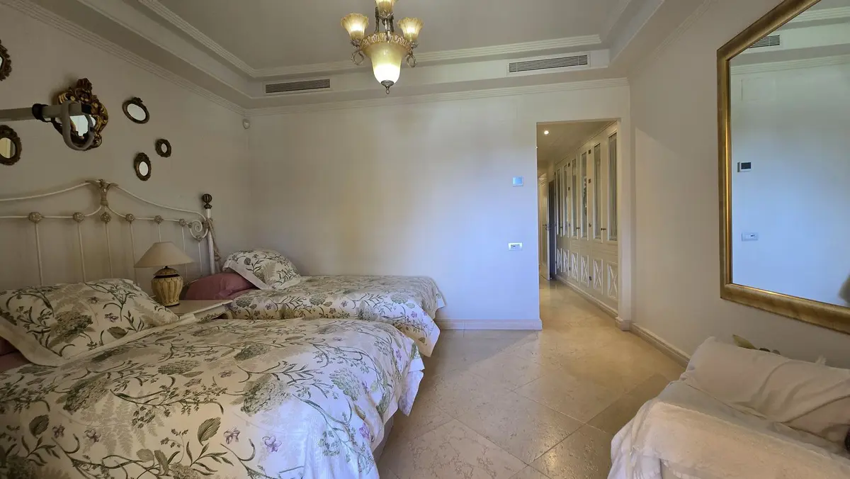 Middle Floor Apartment in Estepona