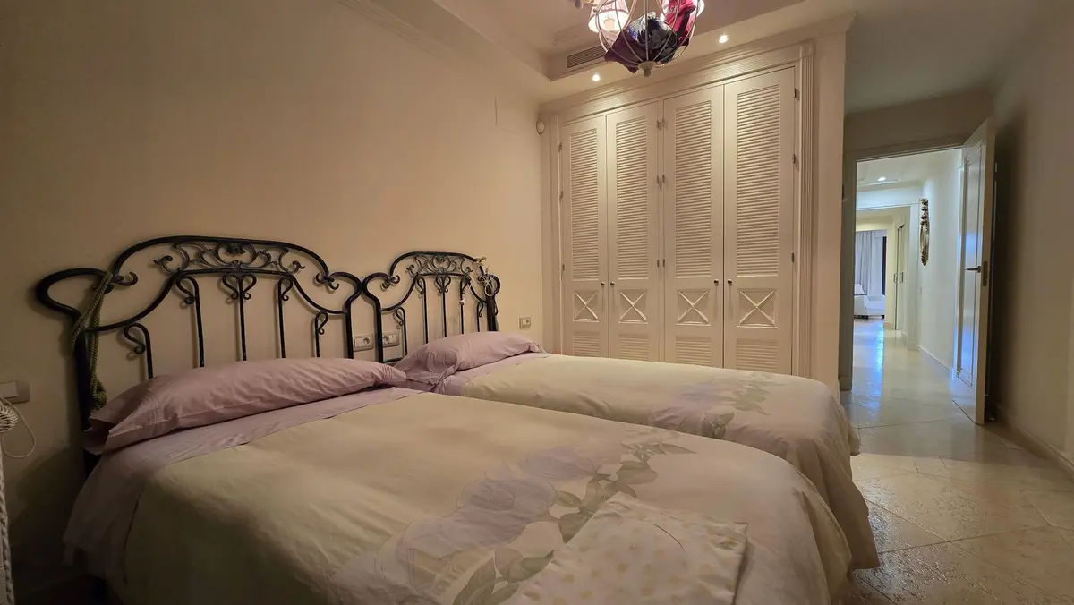 Middle Floor Apartment in Estepona