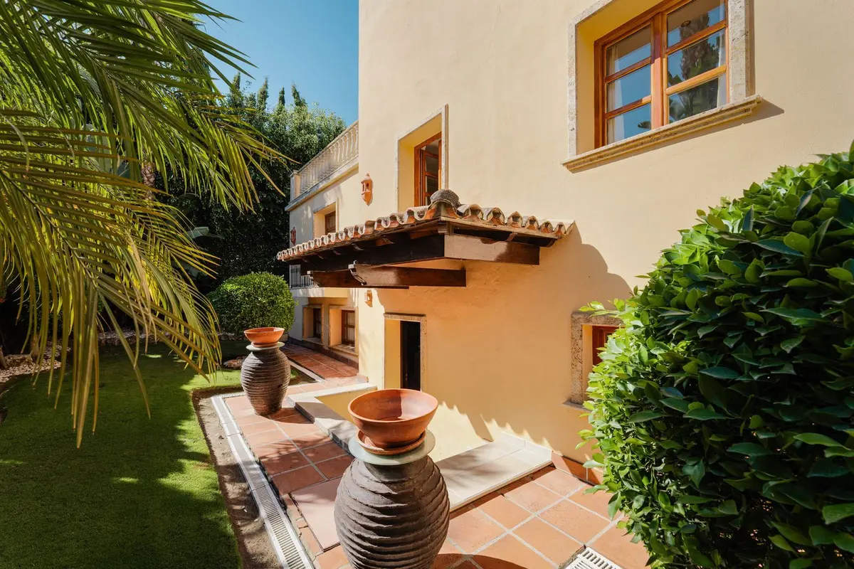 Detached Villa in Nueva Andalucía