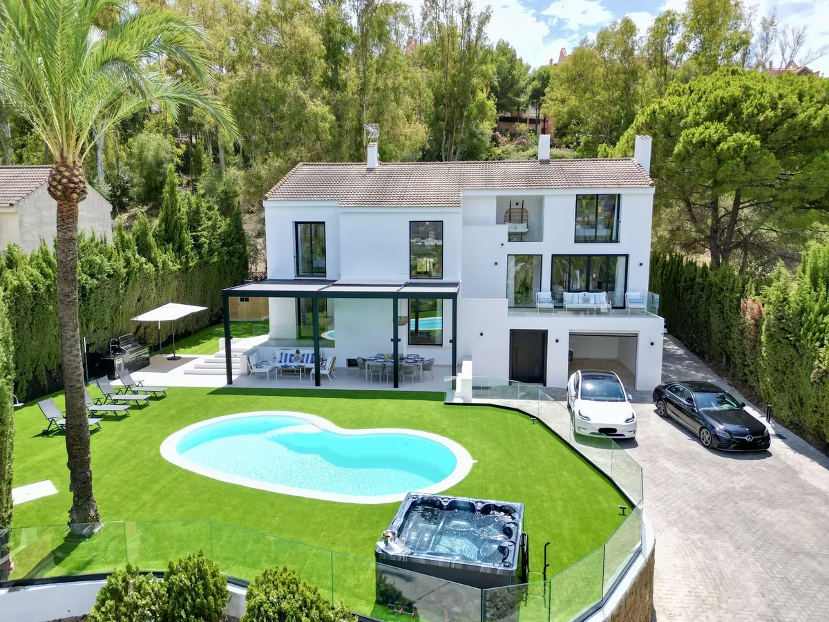 Detached Villa in Nueva Andalucía
