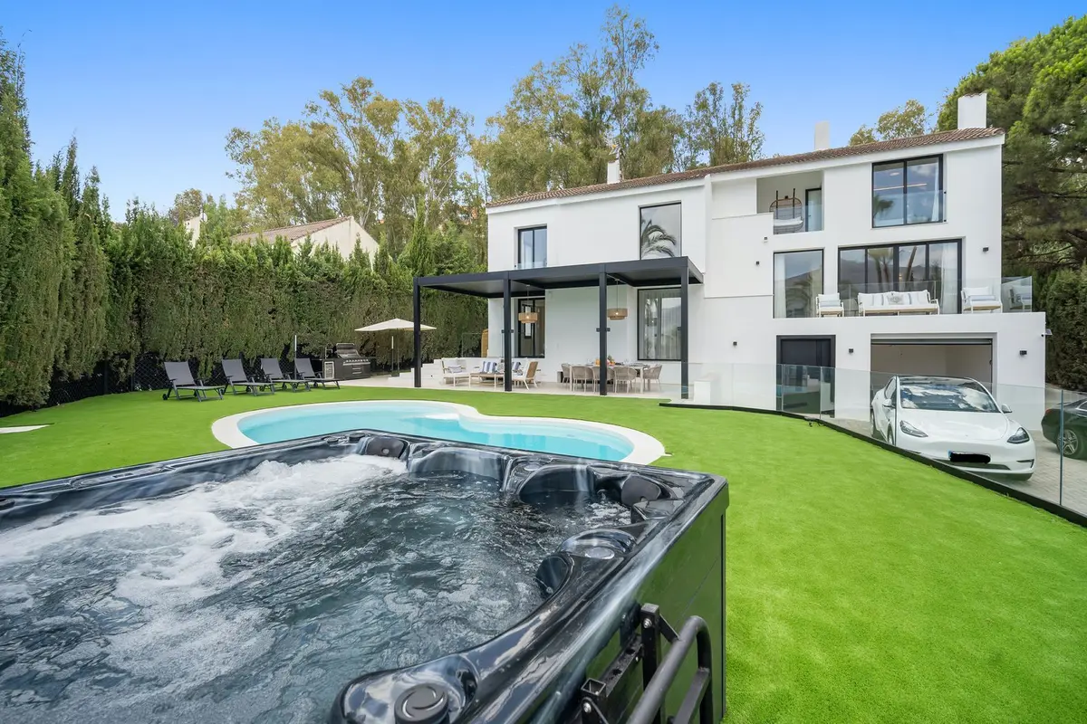 Detached Villa in Nueva Andalucía