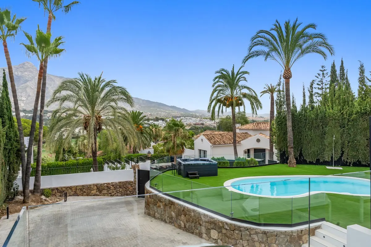 Detached Villa in Nueva Andalucía