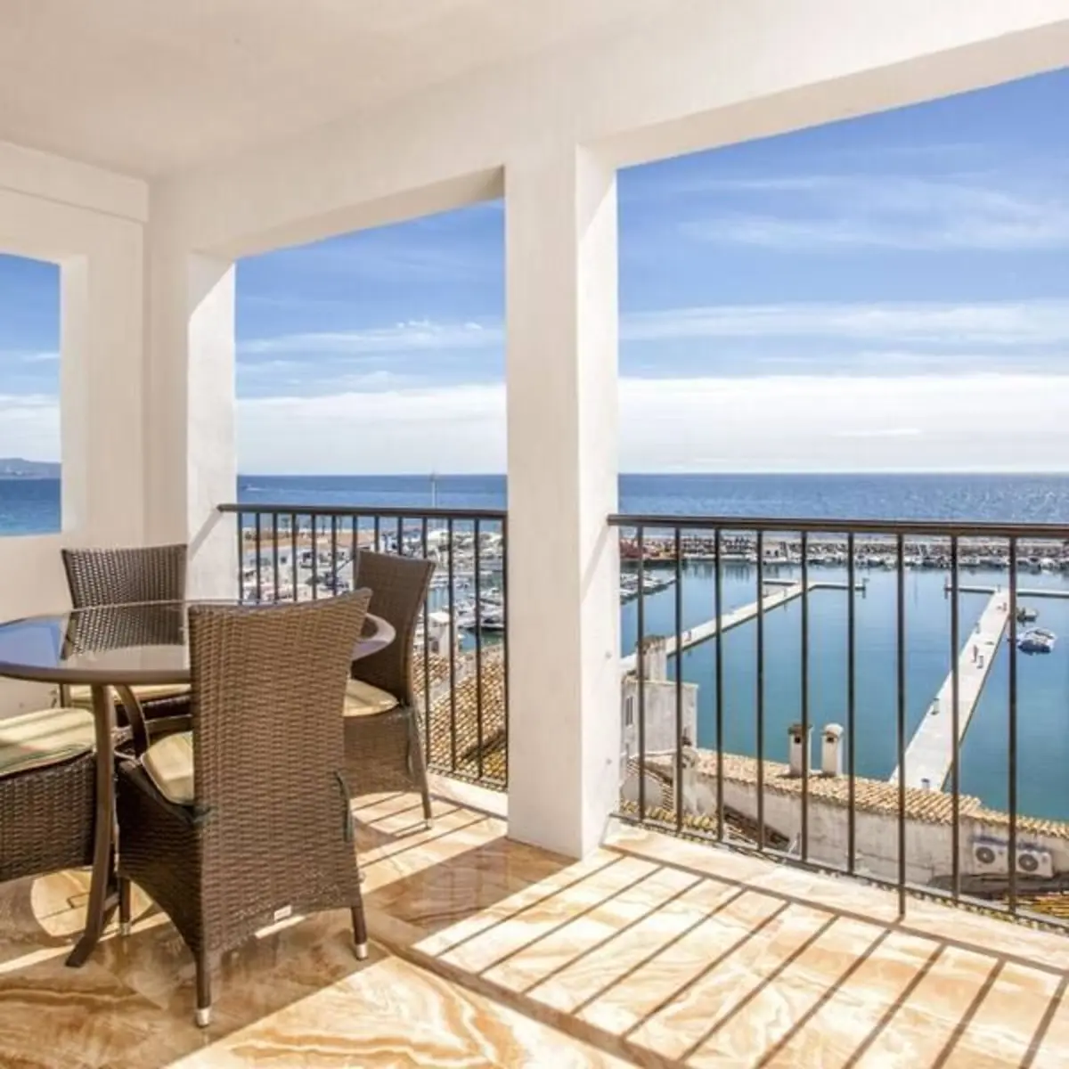 Middle Floor Apartment in Puerto Banús