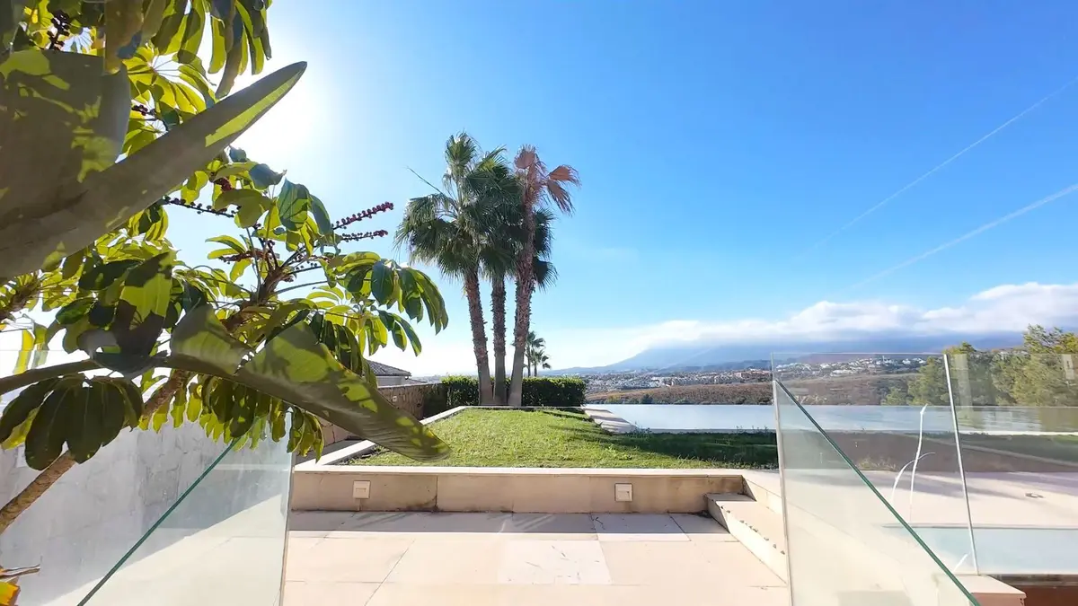 Detached Villa in El Paraiso