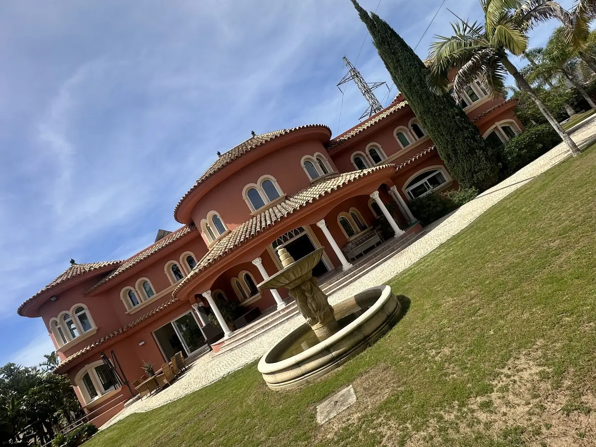 Detached Villa in El Paraiso