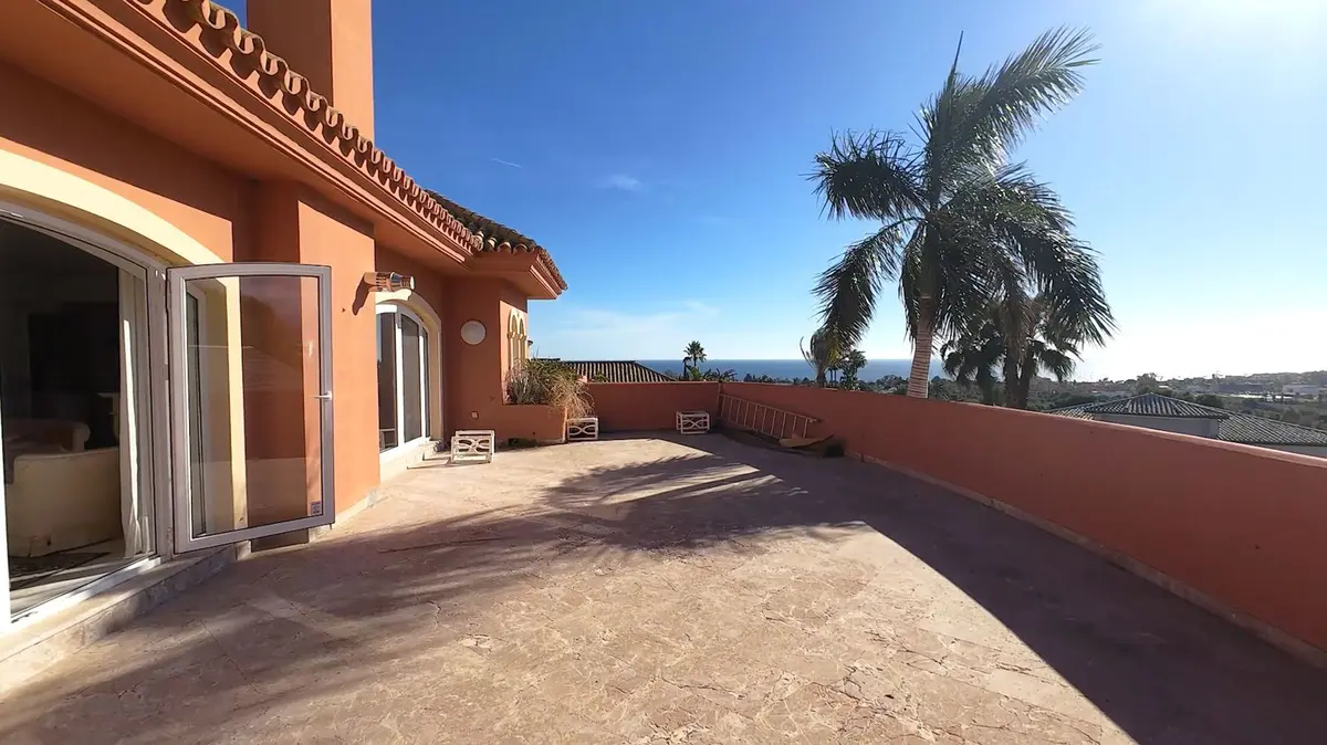 Detached Villa in El Paraiso