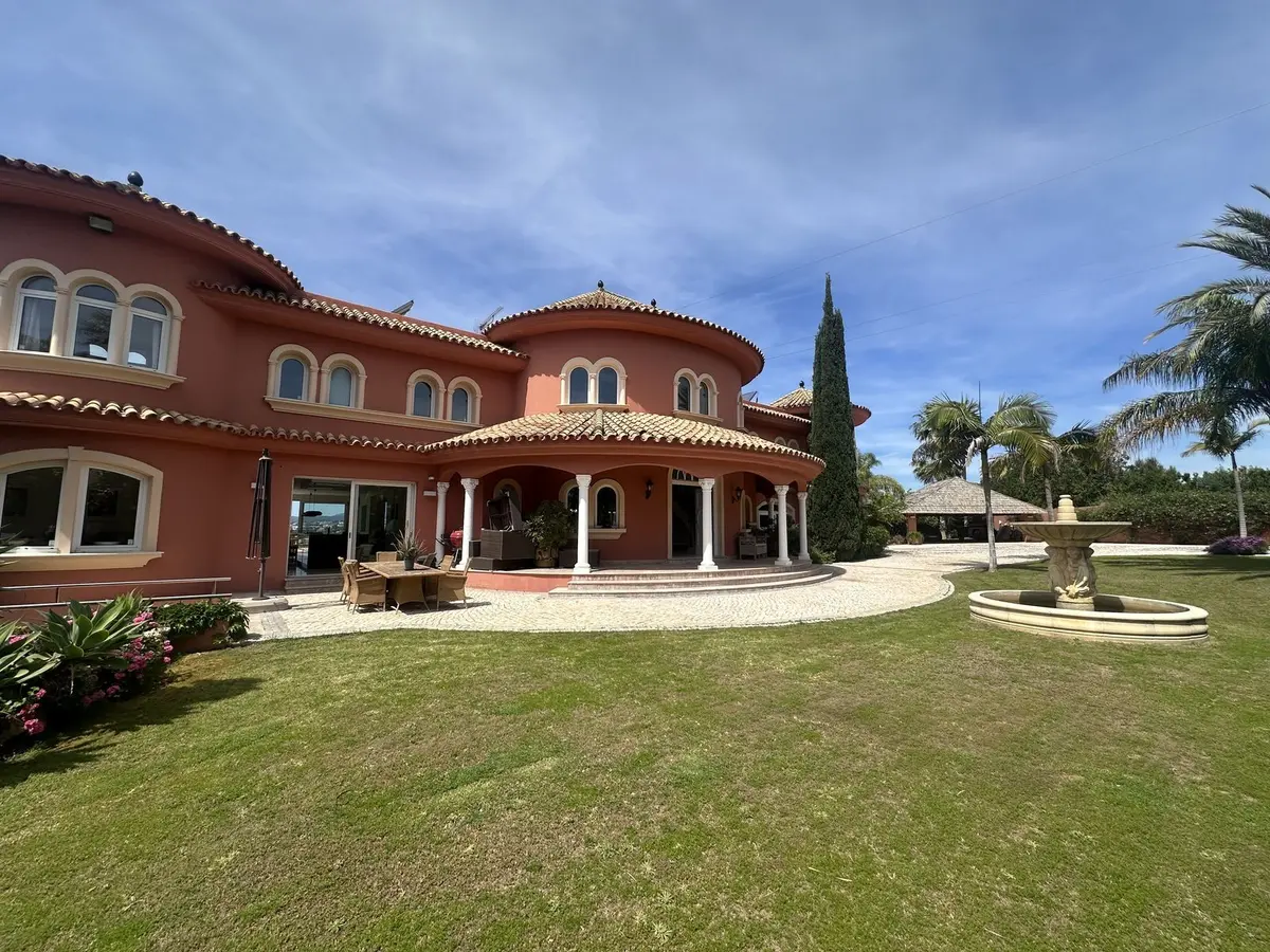 Detached Villa in El Paraiso