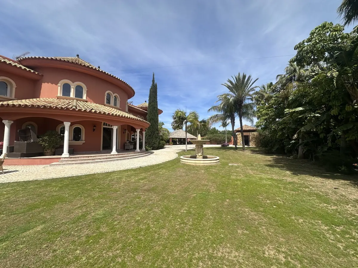 Detached Villa in El Paraiso
