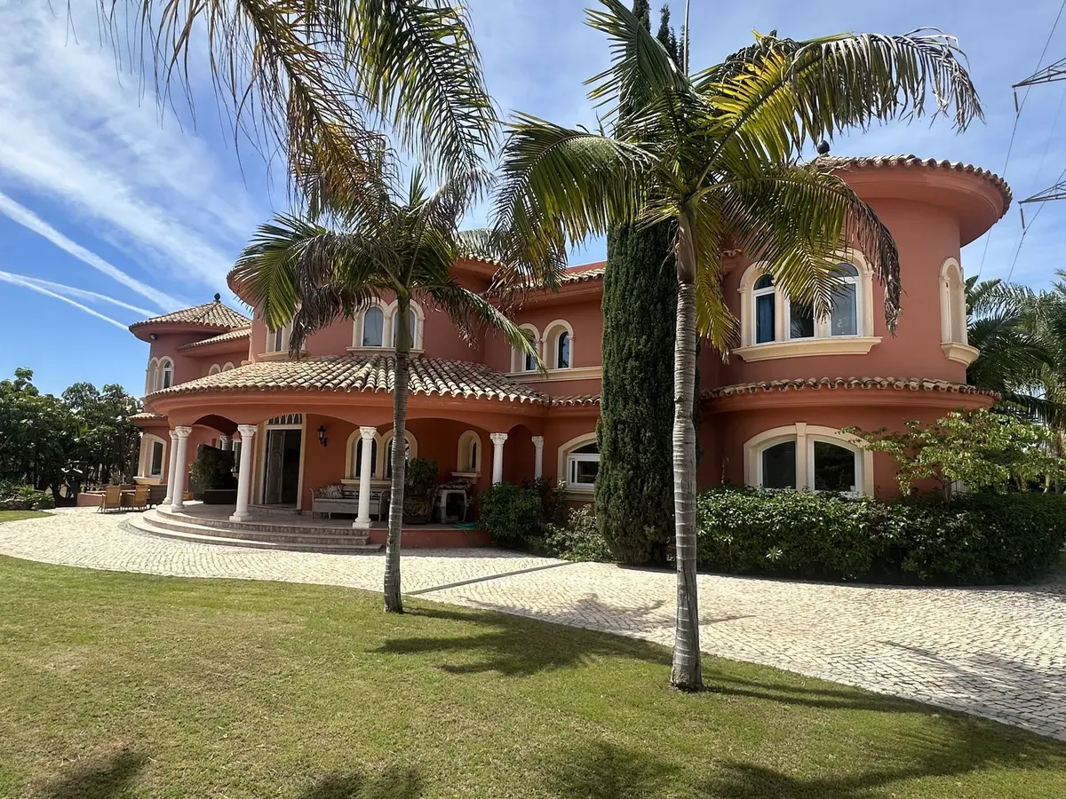 Detached Villa in El Paraiso