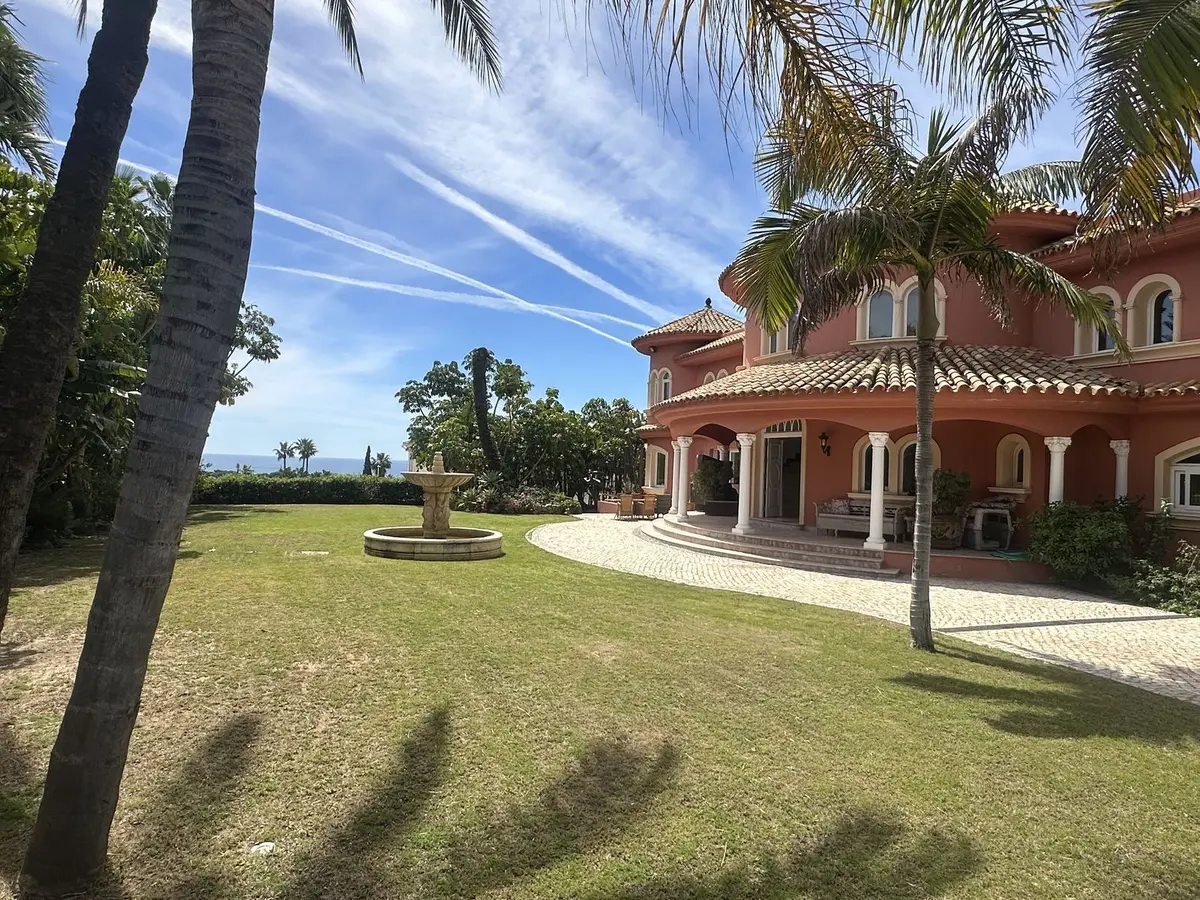 Detached Villa in El Paraiso