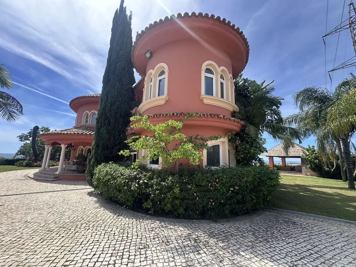 Detached Villa in El Paraiso