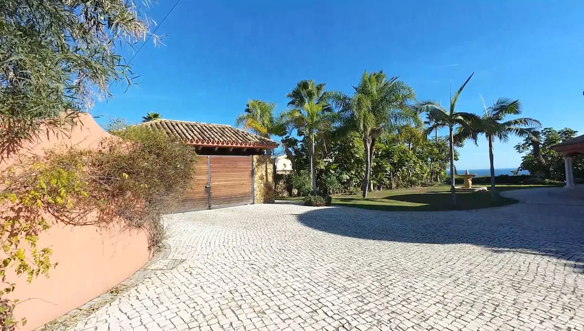 Detached Villa in El Paraiso