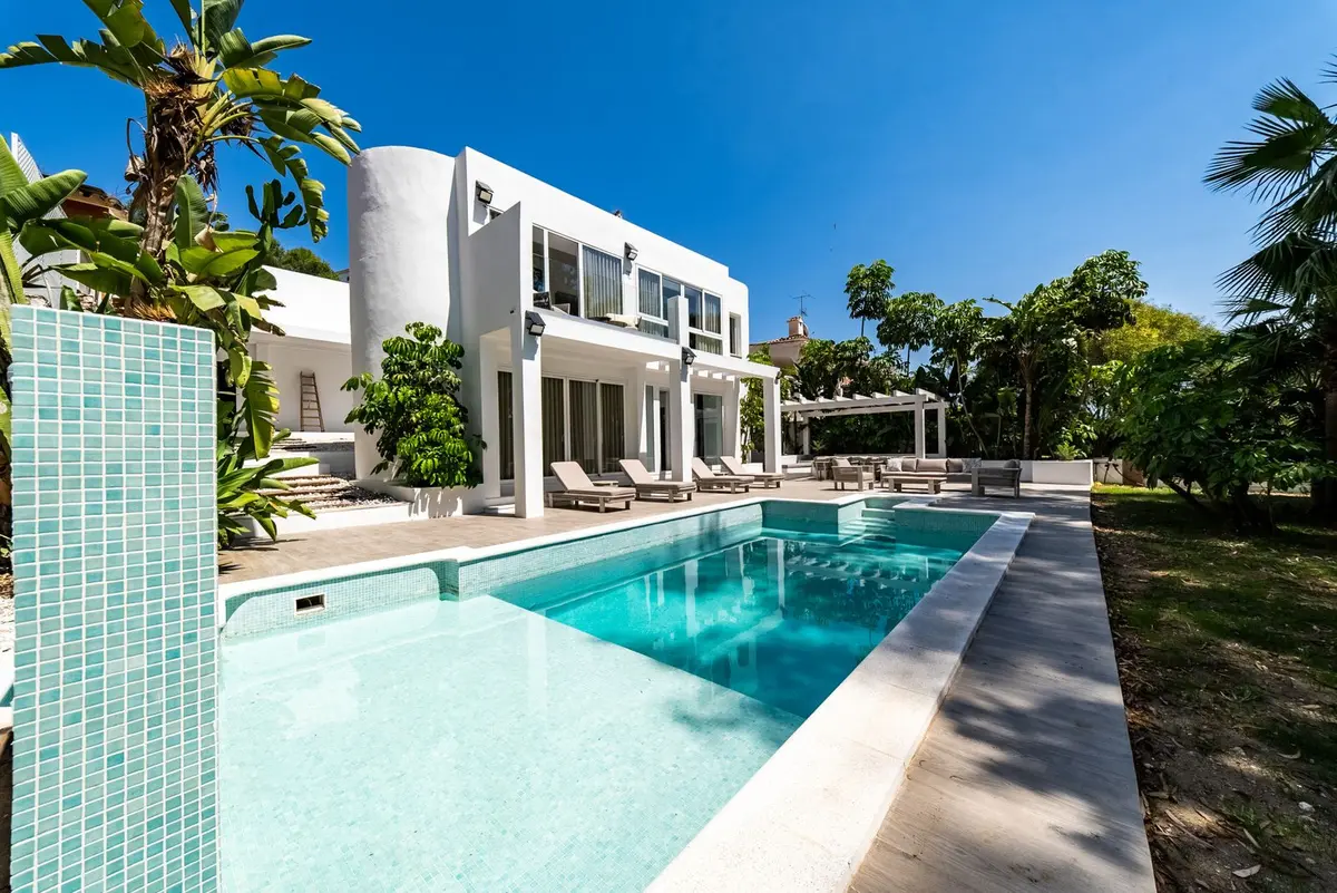 Detached Villa in Nueva Andalucía