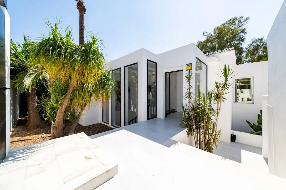 Detached Villa in Nueva Andalucía