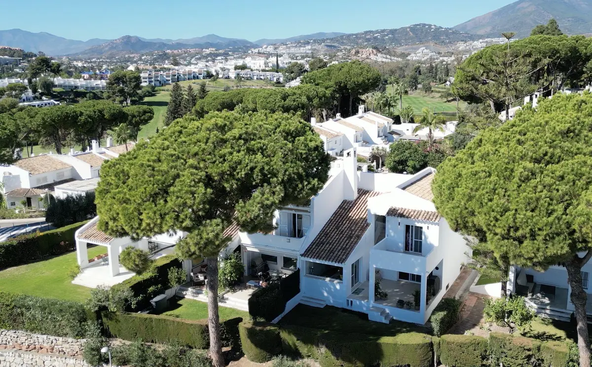 Semi-Detached House in Nueva Andalucía