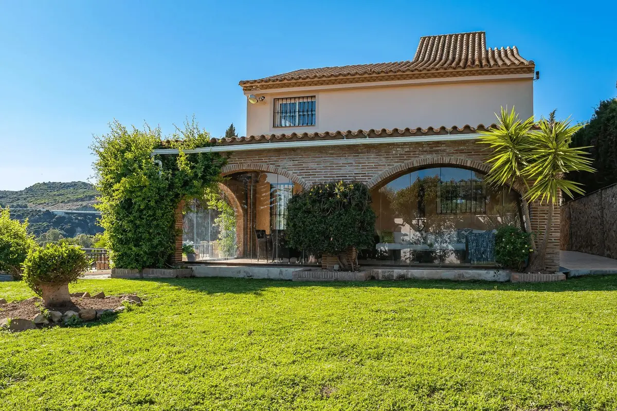 Detached Villa in Estepona