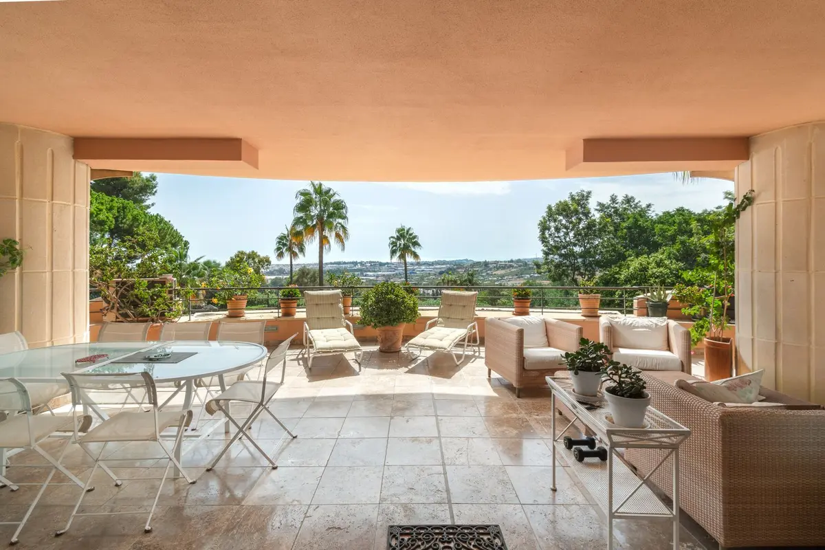 Middle Floor Apartment in Nueva Andalucía