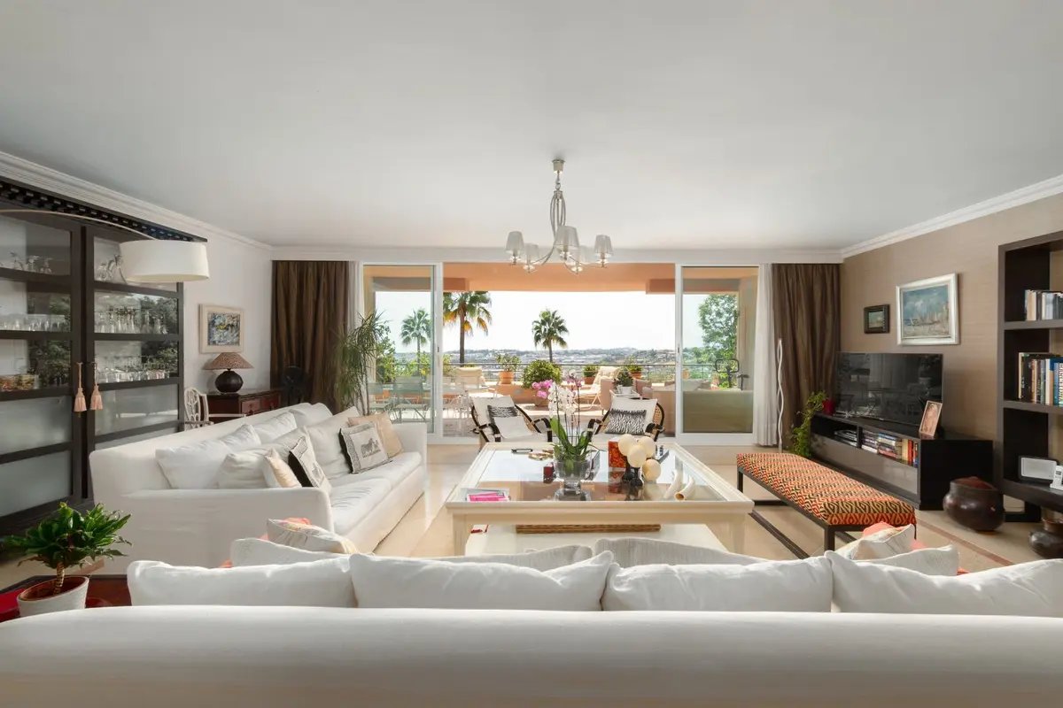 Middle Floor Apartment in Nueva Andalucía