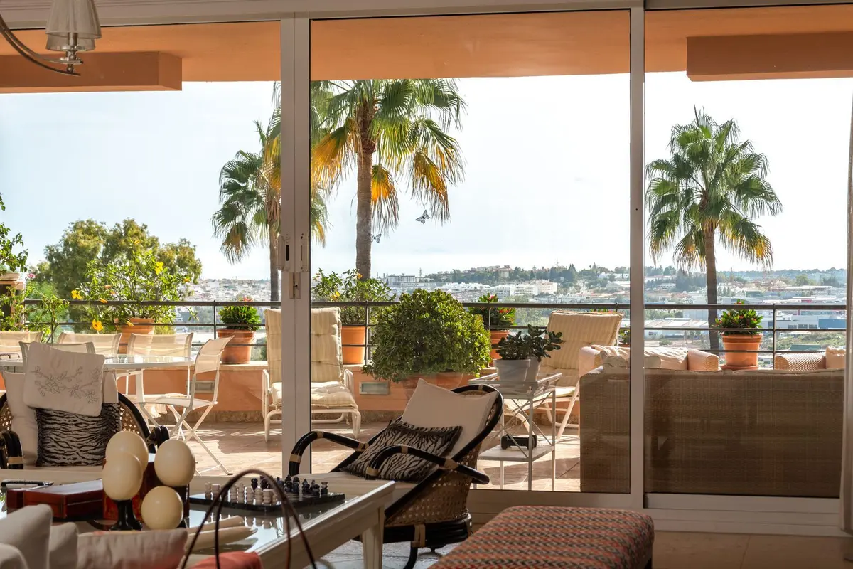 Middle Floor Apartment in Nueva Andalucía