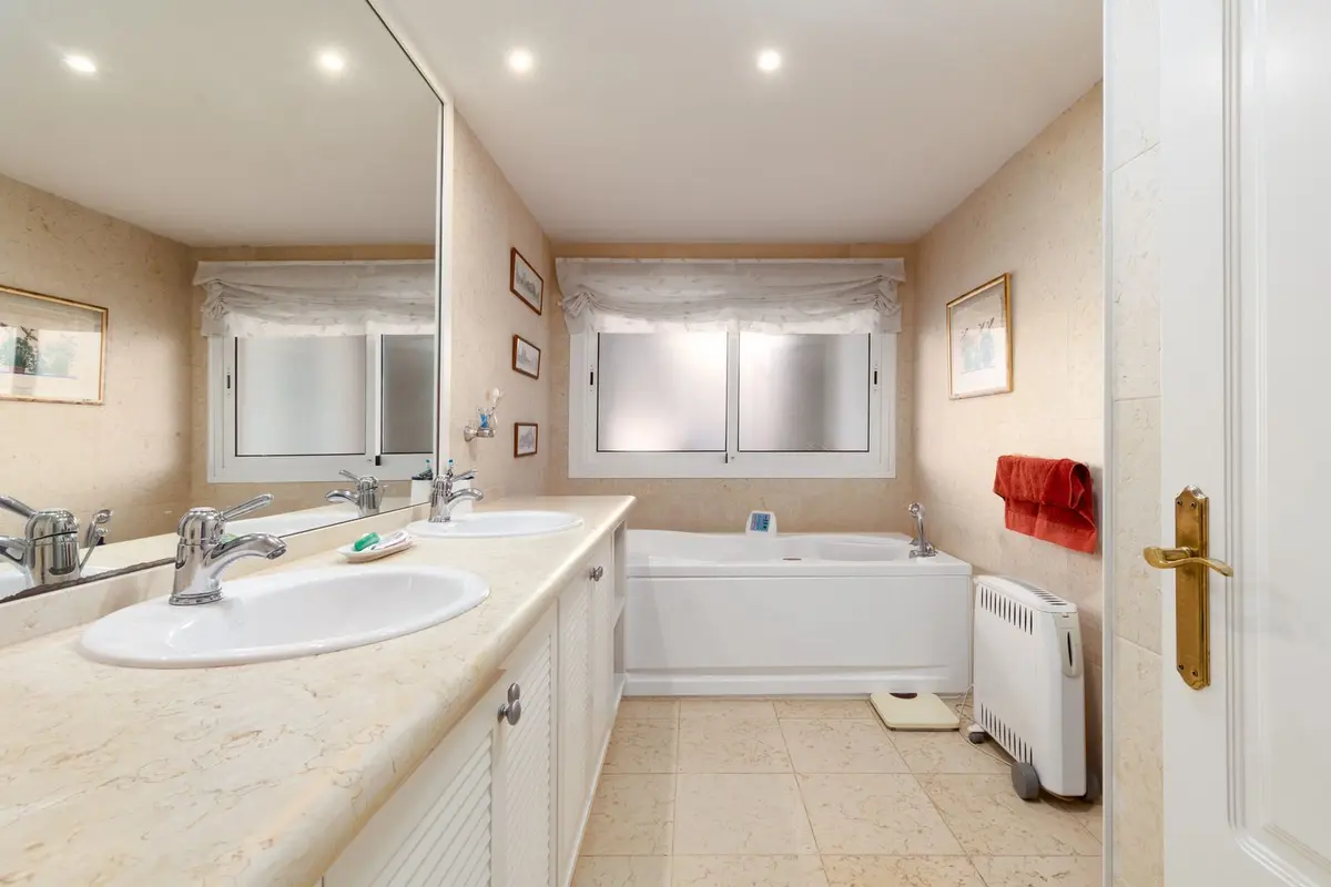 Middle Floor Apartment in Nueva Andalucía
