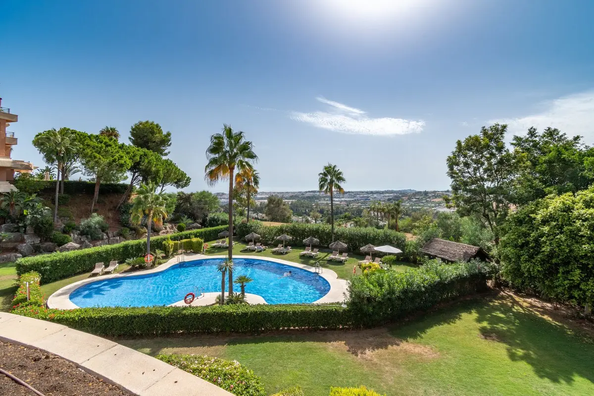 Middle Floor Apartment in Nueva Andalucía