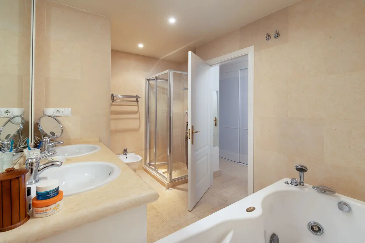 Middle Floor Apartment in Nueva Andalucía