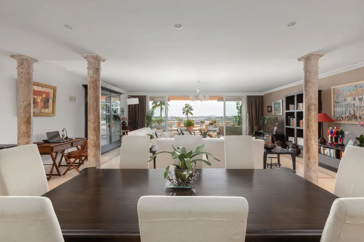 Middle Floor Apartment in Nueva Andalucía