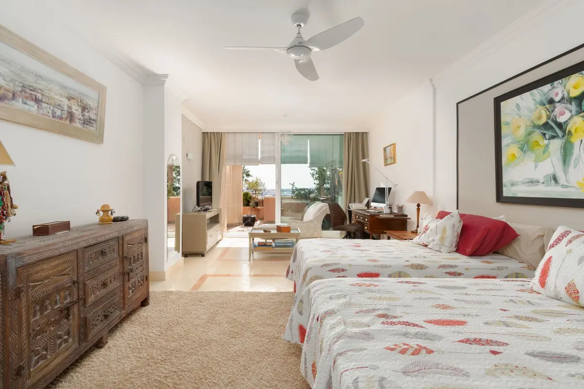 Middle Floor Apartment in Nueva Andalucía