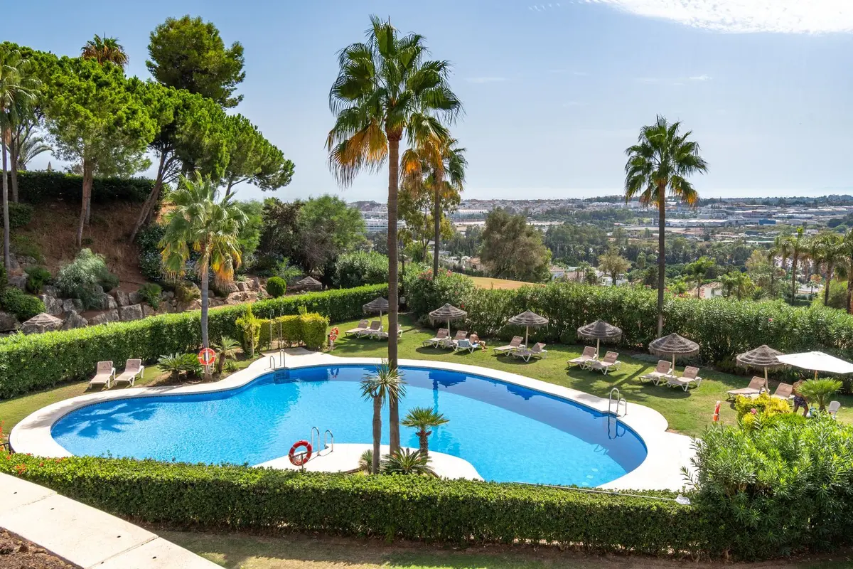 Middle Floor Apartment in Nueva Andalucía