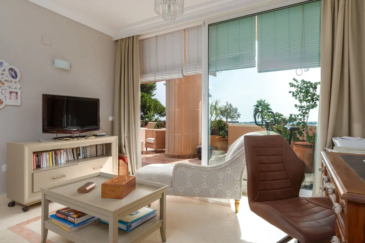 Middle Floor Apartment in Nueva Andalucía