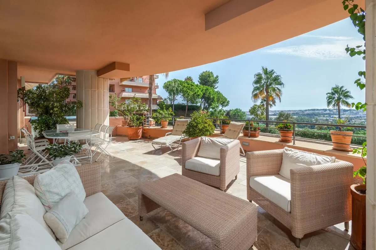 Middle Floor Apartment in Nueva Andalucía