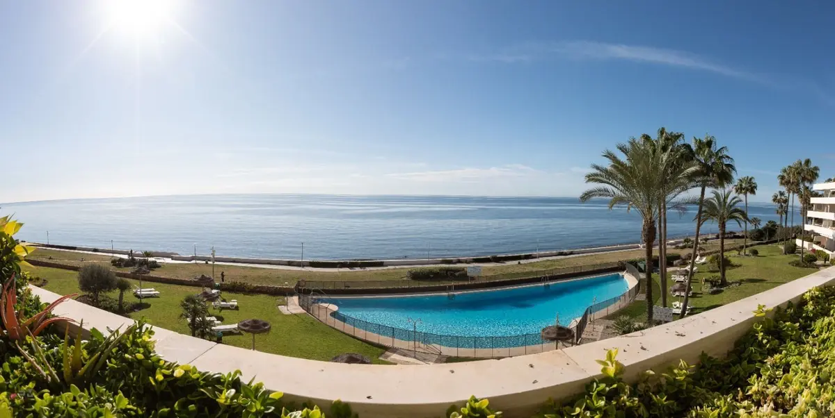 Middle Floor Apartment in Estepona