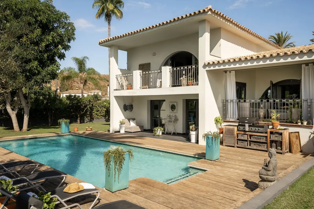 Detached Villa in El Paraiso