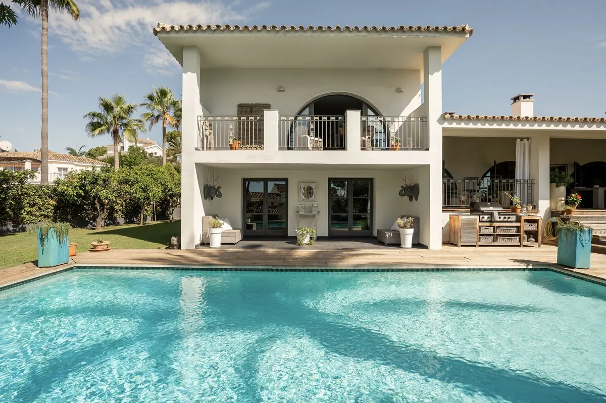 Detached Villa in El Paraiso