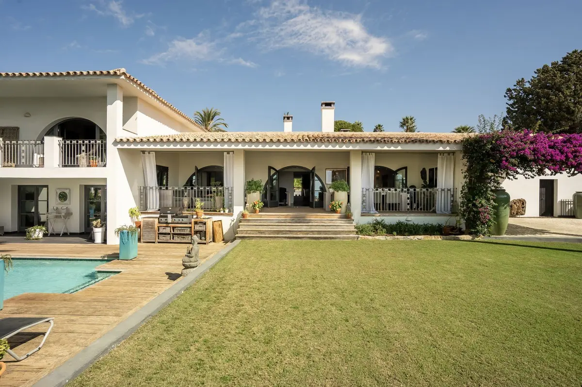 Detached Villa in El Paraiso